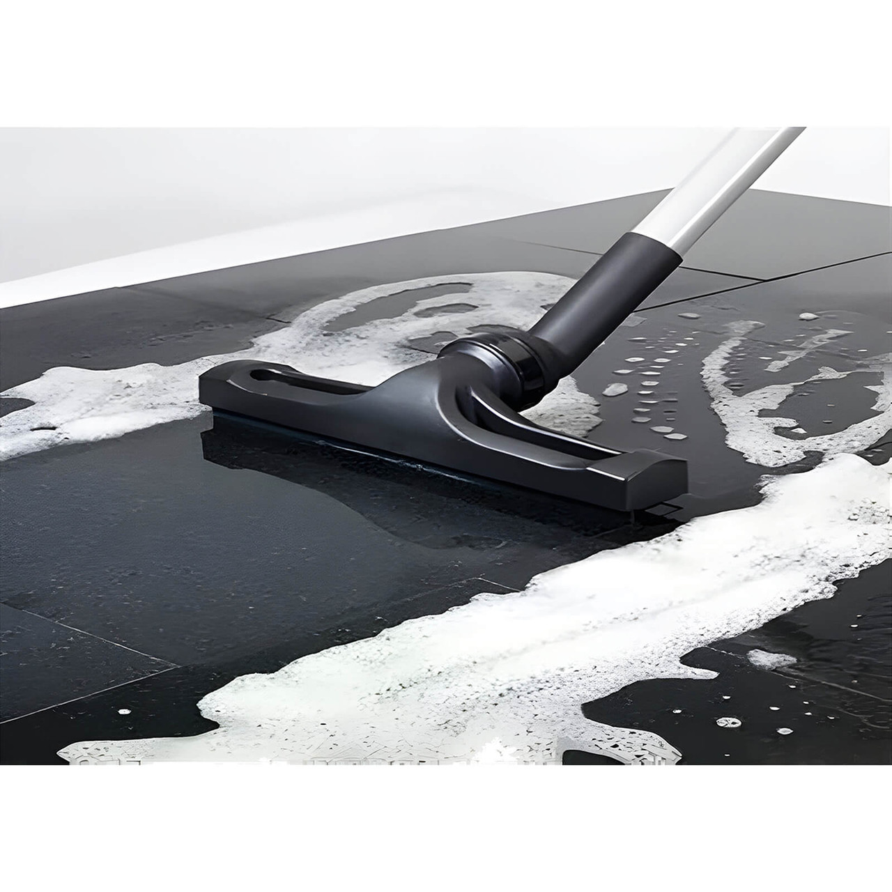 Numatic Charles Wet and Dry Vacuum Cleaner CVC370 - Image 5