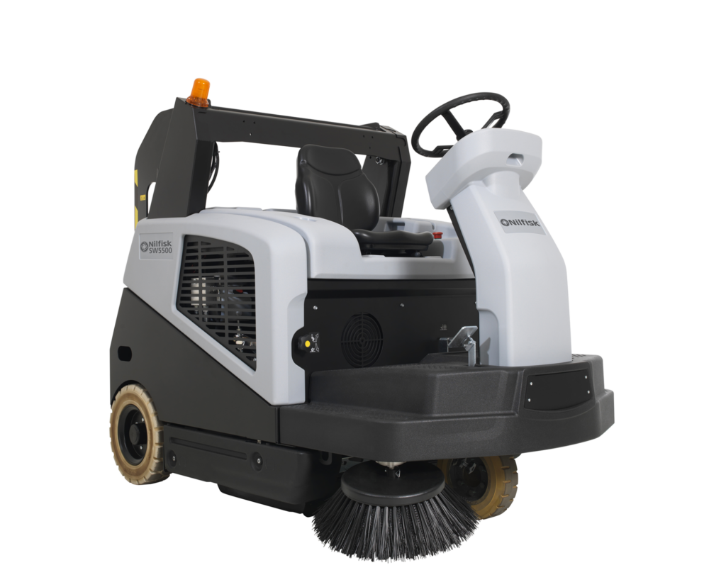 NILFISK SW5500 DIESEL OPERATED MID SIZED RIDE ON SWEEPER