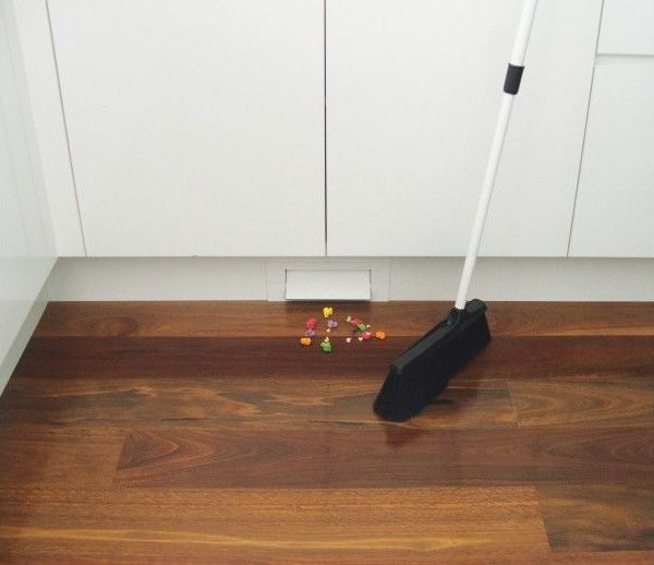 KITVAC KITCHEN VAC PAN KICKER POINT FOR DUCTED VACUUM SYSTEM BLACK